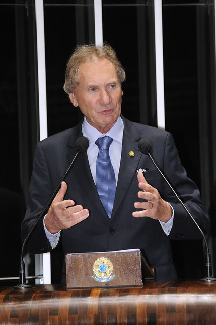 Casildo discursa da tribuna do Senado Federal, em 2012