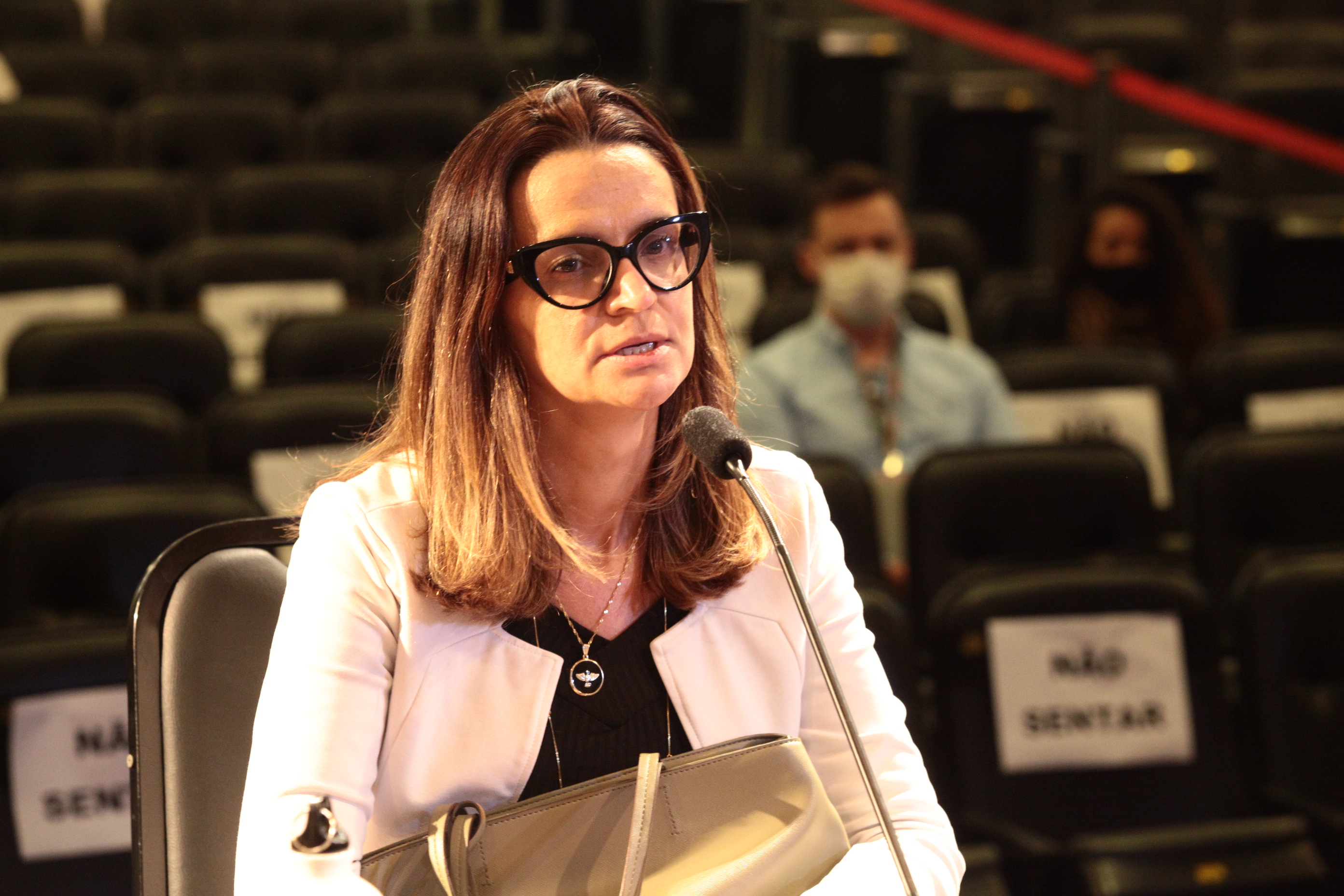 Janine Silveira dos Santos Siqueira, gerente de Contratos e Licitações da Defesa Civil