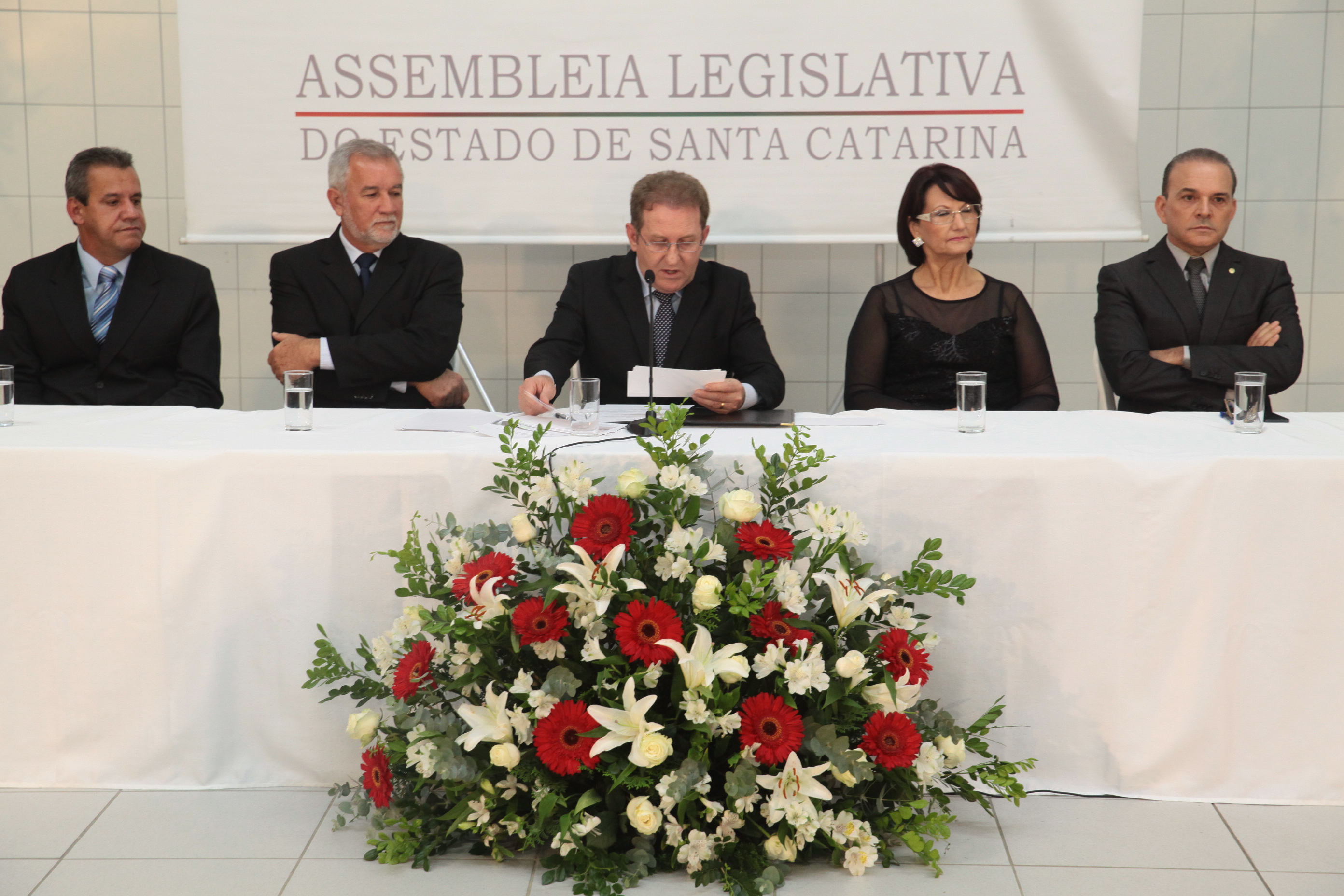 Deputado Valmir Comin (PP) presidiu a sessão solene