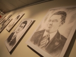 Exposição apresenta retratos desenhados dos 40 deputados estaduais