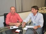 Prefeito Gariba e Aldo assinam escritura da doação do terreno do antigo presídio para município