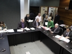 Comissão aprova projetos de amparo a idosos e deficientes auditivos