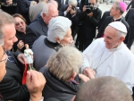 Comitiva de SC pede benção do Papa para canonização de Albertina e beatificação de Frei Bruno
