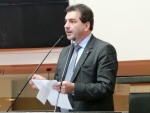 Cobalchini discursa em sessão que homenageou Luiz Henrique