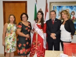 Ponticelli recebe rainha da 1ª Vindima, acompanhada do prefeito de São Joaquim e secretária regional