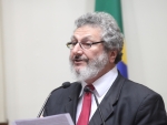 Governo interino quer desmantelar “Mais Médicos”, denuncia Padre Pedro