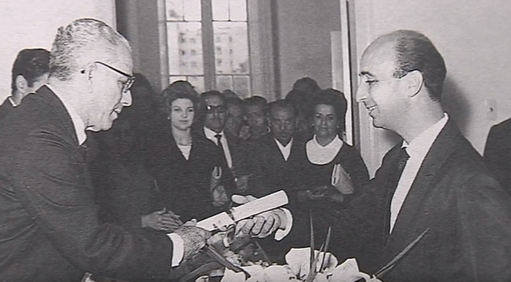 O vice-governador Francisco Dall'Igna, durante sua diplomação pela Justiça Eleitoral, em 1965; em julho do ano seguinte, ele seria cassado por determinação do Regime Militar