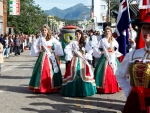 Desfile das famílias colonizadoras celebra a história de Nova Veneza