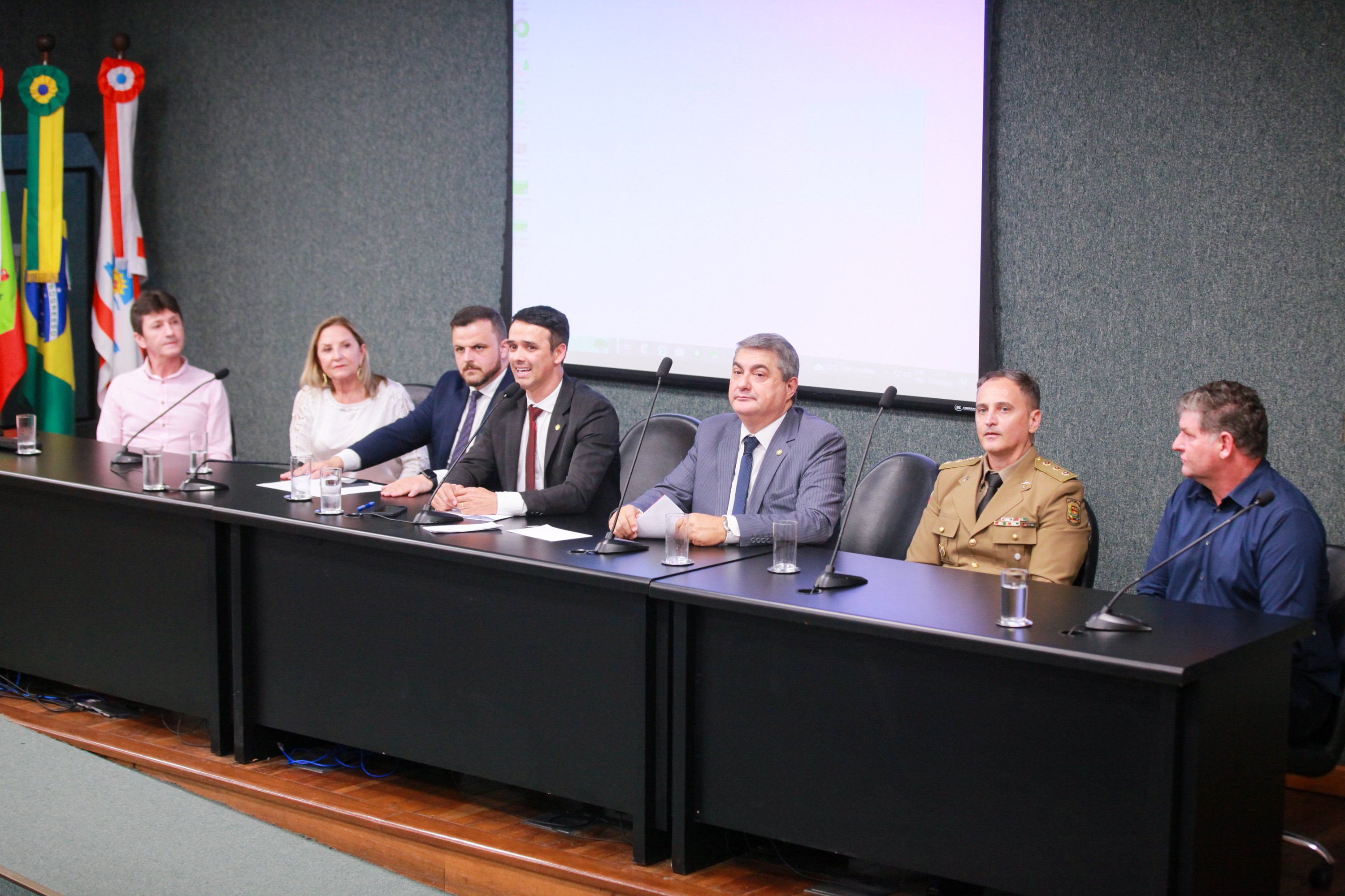 Agência ALESC Lançada a Frente Parlamentar de Apoio às Escolas Cívico