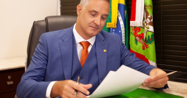Agência ALESC  Matheus Cadorin defenderá pautas do Novo e estadualização  de hospital