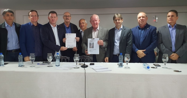Agência ALESC  Jair Miotto comemora a consolidação da venda da