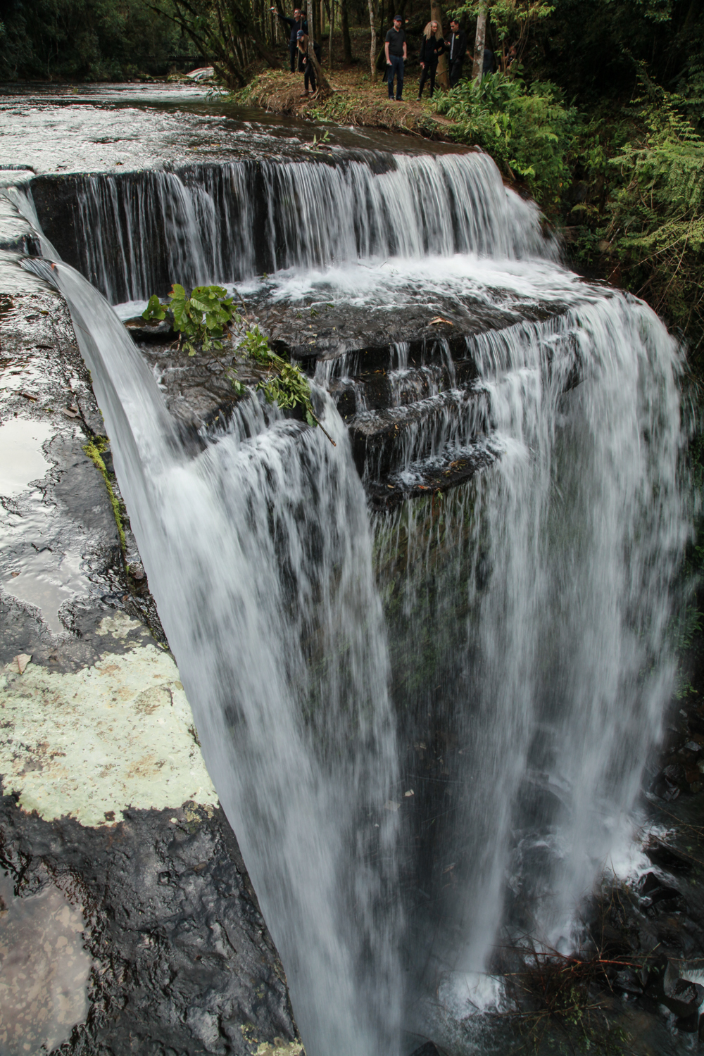 A Cachoeira Rio Wiegand, famosa pelo grande lajeado de pedra de 20 metros de altura