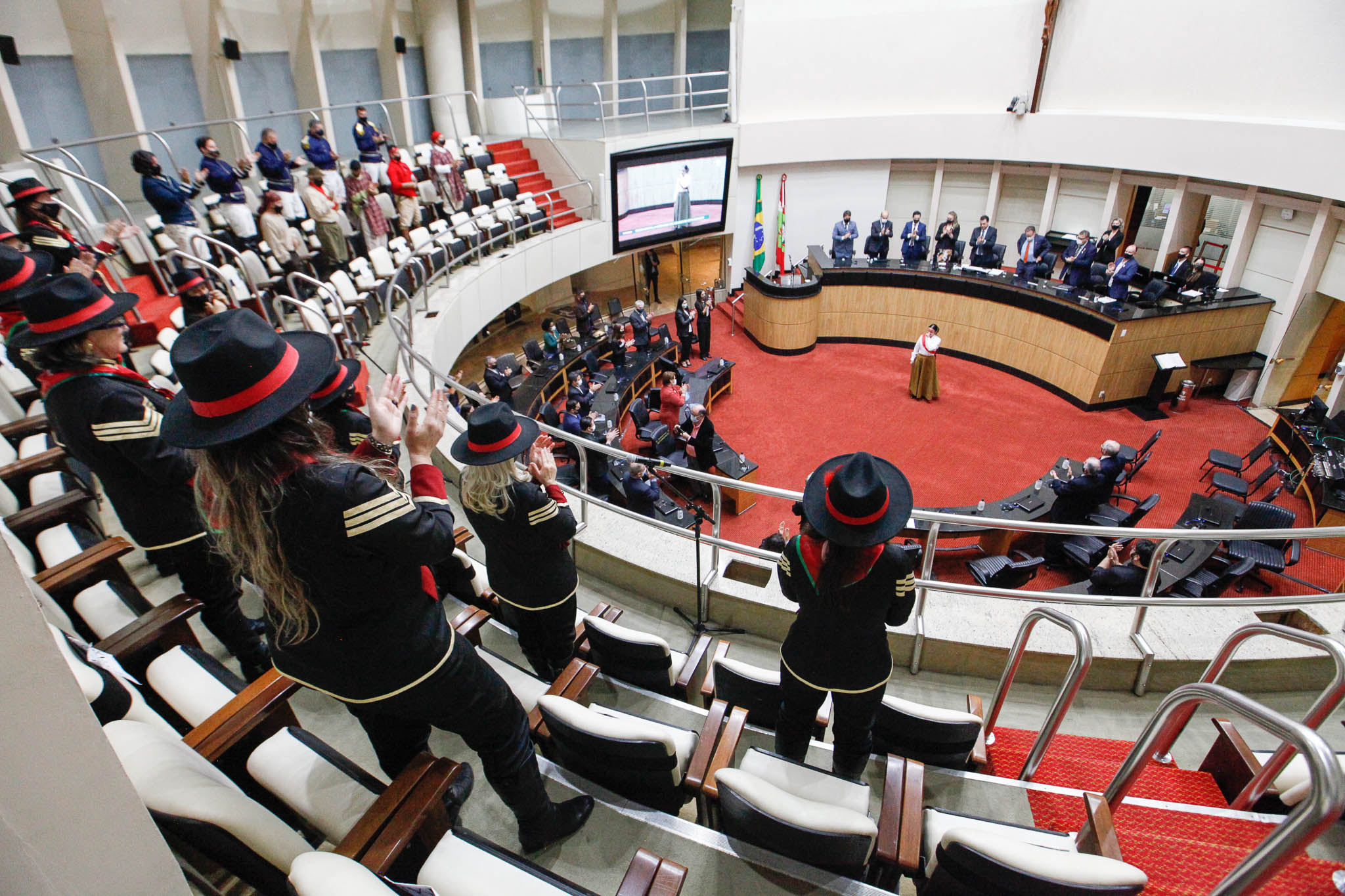 Jair Miotto comemora a consolidação da venda da  - Agência ALESC