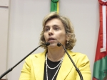Ana Paula comemora decreto para realização do plebiscito sobre reforma política