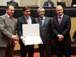 Legislativo concede Título de Cidadão Catarinense a Eduardo Smith, da RBS