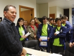 Estudantes visitam gabinetes e entregam projetos