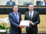 Alesc entrega o Título de Cidadão Catarinense ao conselheiro Adircélio Ferreira Júnior