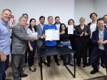 Luciane comemora ordem de serviço para construção de 184 moradias no Minha Casa Minha Vida em Fpolis Luciane comemora ordem de serviço para construção de 184 moradias no Minha Casa Minha Vida em Fpolis