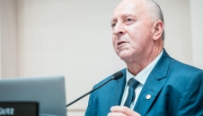 O deputado Oscar Gutz, autor do projeto aprovado nesta terça (6)