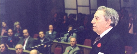 Ivo Silveira, durante sessão especial realizada na Alesc em comemoração aos seus 80 anos, em 1998. FOTO: Arquivo/Alesc