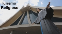 Imagem de Santa Madre Paulina, em frente ao santuário construído em homenagem à primeira santa brasileira, no município de Nova Trento