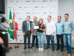 Atleta palhocense que vai representar o Brasil nas Olimpíadas recebe homenagem na Alesc