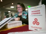 Livro Mosaico Literário é lançado na Alesc