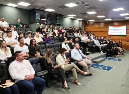 Atividades do programa com estudantes universitários foram desenvolvidas no decorrer desta semana