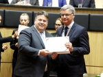 Desembargador Rodrigo Collaço recebe a Comenda do Legislativo