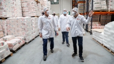 Deputado visita a empresa Rocha Alimentos, que produz mais de 80 produtos derivados de mandioca