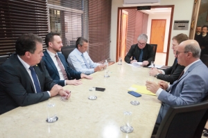 Deputados membros da Bancada do Sul assinam a moção, que será votada em plenário na sessão desta quarta-feira (9)