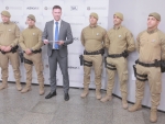 Krelling entrega homenagem da Alesc a policiais de Joinville Krelling entrega homenagem da Alesc a policiais de Joinville