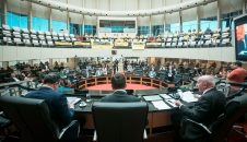 A reunião aconteceu no Plenário Deputado Osni Régis.