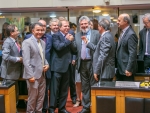 Por unanimidade, Alesc acaba com aposentadoria dos ex-governadores