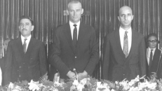 Posse de Ivo Silveira (e) como governador; no centro, o presidente da Alesc, Lecian Slovinski, e à direita, o vice-governador Francisco Dall'Igna