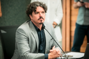 O deputado Marquito (Psol), presidente da comissão, é o autor dos requerimentos aprovados na reunião desta terça (22)