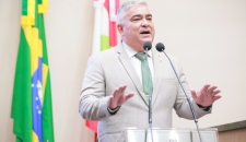 Sargento Lima protocola representação criminal contra governador baiano