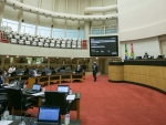 Plenário aprova projeto que revoga medidas cautelares contra Julio Garcia
