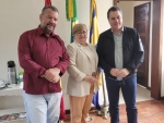 Minotto reúne-se com prefeita e vereador de Capivari de Baixo