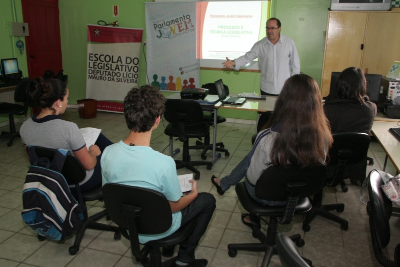 INFORMÁTICA EDUCATIVA NA ESCOLA FRANCISCO ZILLI: ATIVIDADES ONLINE