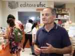 Feira da Editora da UFSC oferece livros com até 70% de desconto