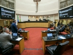 Sessão destaca vacina contra Covid e sustação de multas para manifestantes