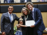 João Amin homenageia Alice Kuerten com a Comenda do Legislativo