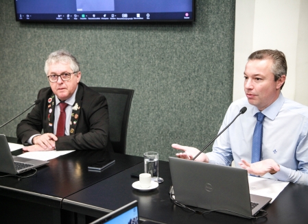 Deputados Tiago Lilli e Napoleão Bernardes.