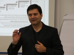 André Barbi ministra curso sobre Poder Legislativo em Florianópolis
