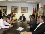 Senador Luiz Henrique da Silveira recebe alunos da Escola do Legislativo