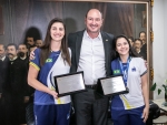 Medalhistas do futsal para surdos recebem moção de aplauso