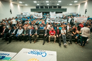 Empregados e representantes de entidades sindicais participam da audiência pública sobre a Celesc, realizada na manhã desta quarta (9)