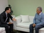 Deputado Níkolas Reis visita prefeito de Itajaí e coloca mandato a disposição da cidade
