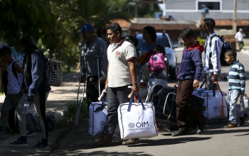 Imigrantes venezuelanos entram no Brasil pela fronteira com Roraima. FOTO: Marcelo Camargo/Agência Brasil